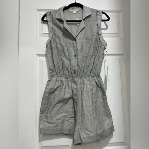 Grey and White Romper size L